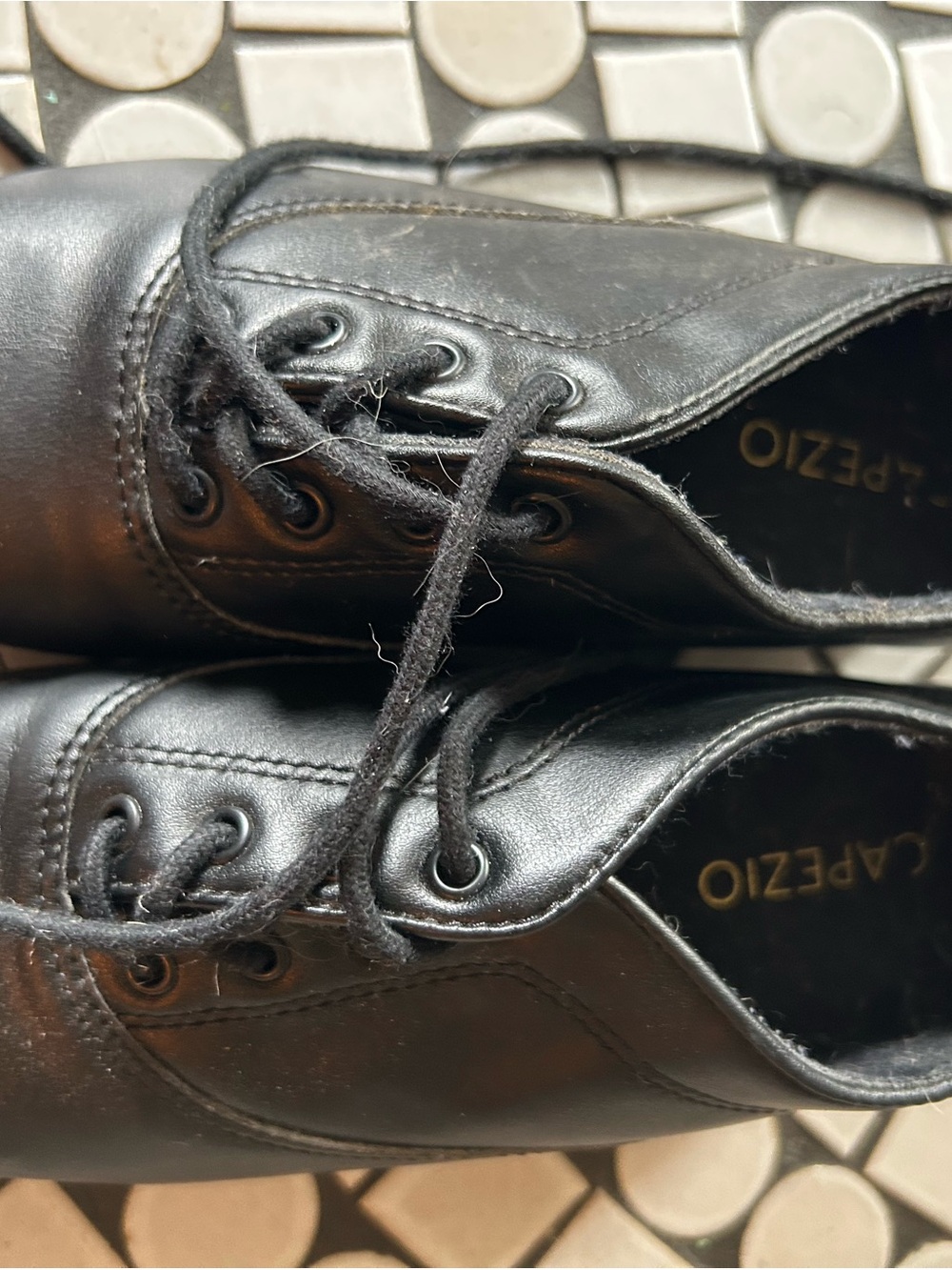 Capezio Kid’s Black Leather Lace-Up Oxford Dancing Shoes. 2M